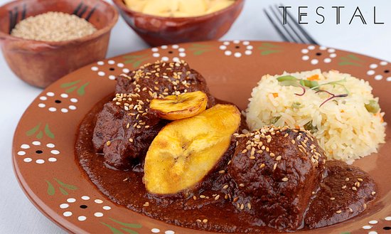 mole mexicain avec banane plantain et riz